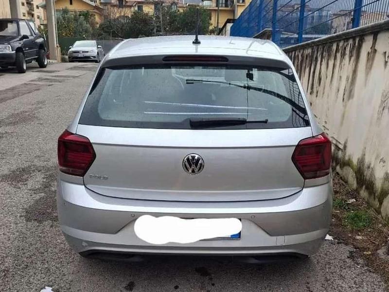 Usata 2018 VW Polo Comfortline Tre volumi | 14.000 € (Buon prezzo) - Immagine 1/4