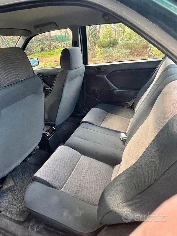 Verde Usata 1996 Alfa Romeo 146 Due volumi | 4000 € - Immagine 1/4