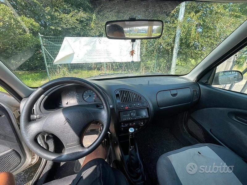 Usata Citroën Saxo 60 CV (44 kW) 2001 Grigio Utilitaria