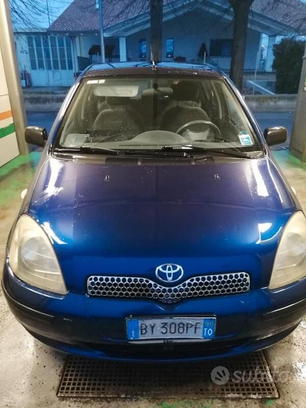 Usata Toyota Yaris 2001 Blu Utilitaria