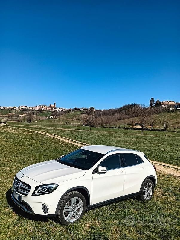 Usata Mercedes GLA180 122 CV (89 kW) 2018 Bianco SUV