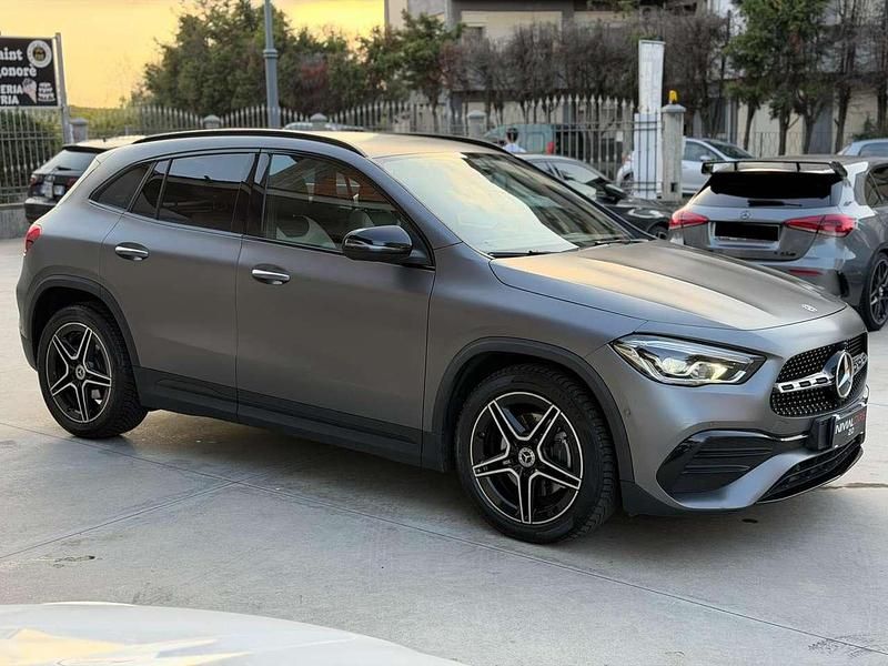 Usata Mercedes GLA200 Premium 150 CV (110 kW) 2020 Grigio magno designo SUV