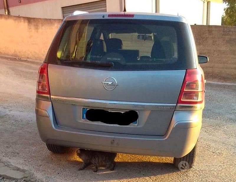 Usata Opel Zafira 150 CV (110 kW) 2010 Grigio Monovolume