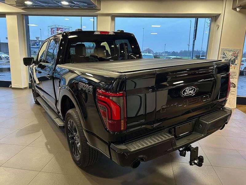 Ny Ford V8 Lariat 407 HK (299 kW) 2025 Svart SUV