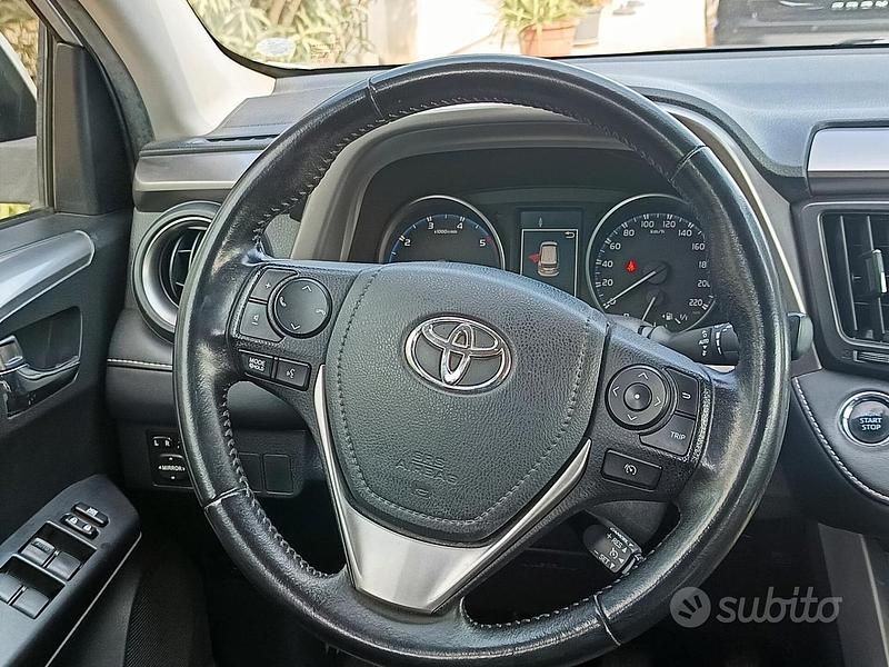 Usata Toyota RAV4 Business Edition 465 CV (342 kW) 2016 Grigio Station wagon