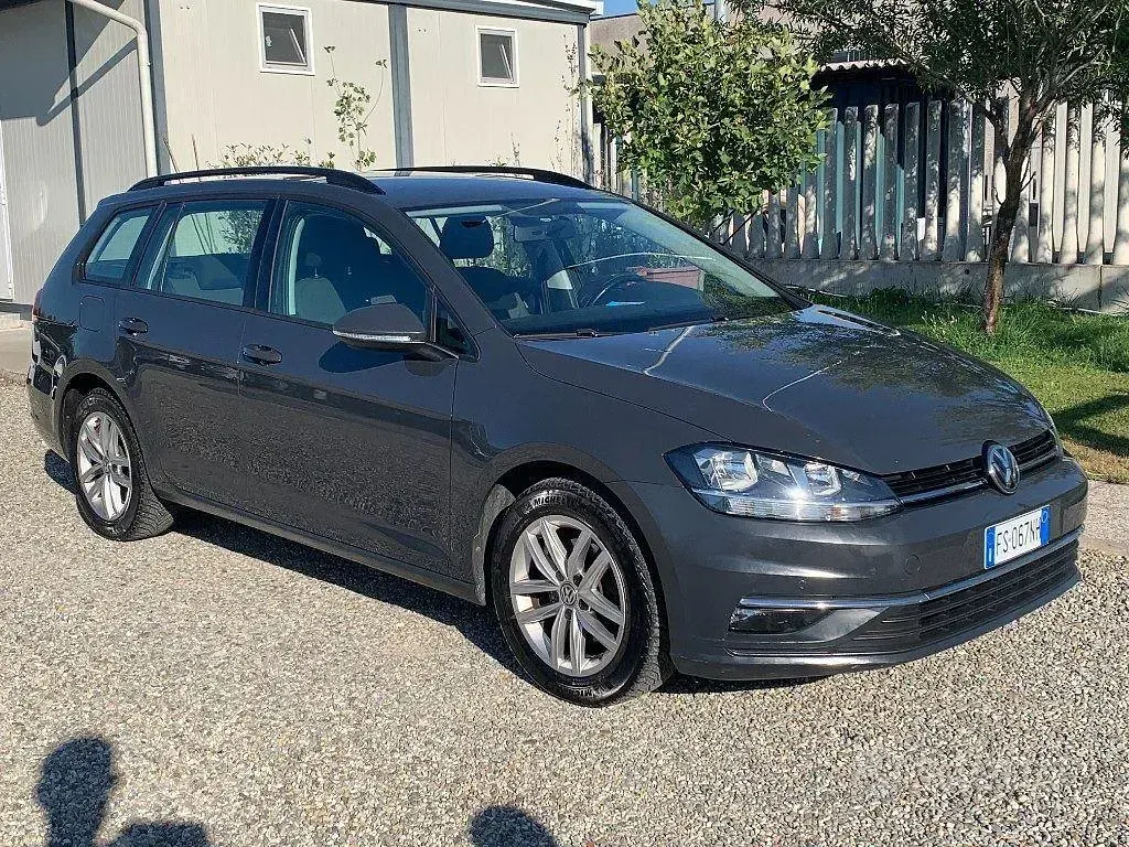 Usata VW Golf VII Executive 116 CV (85 kW) 2018 Grigio Station wagon