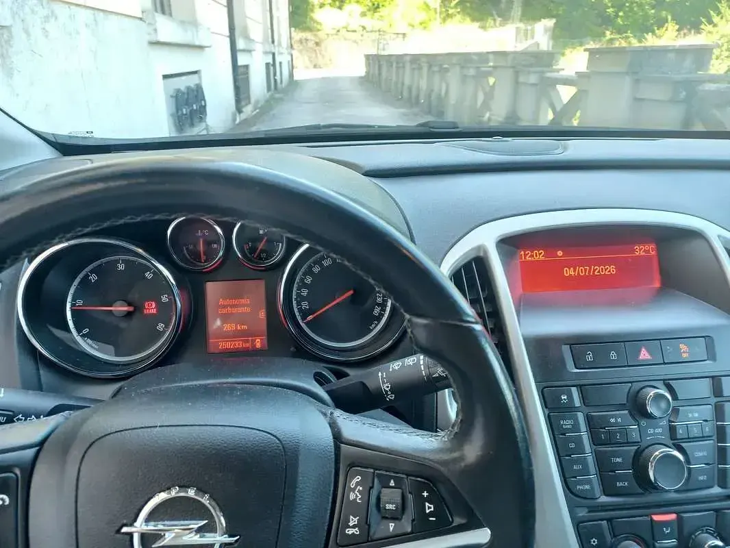 Usata Opel Astra 110 CV (80 kW) 2012 Grigio Berlina