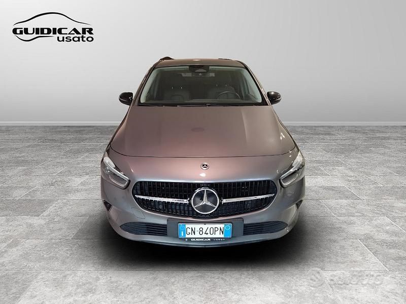 Usata Mercedes 180 2023 Grigio Berlina