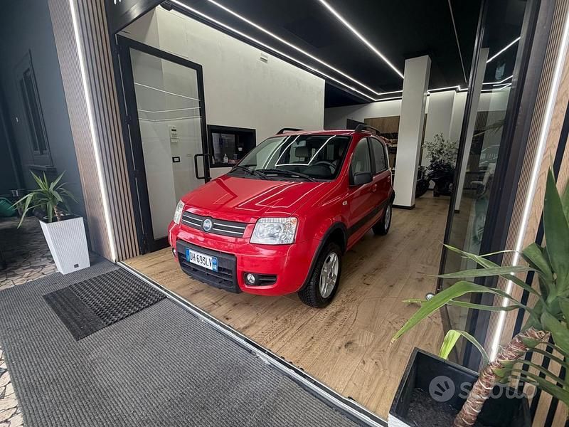 Usata Fiat Panda 4x4 69 CV (50 kW) 2007 Rosso Utilitaria
