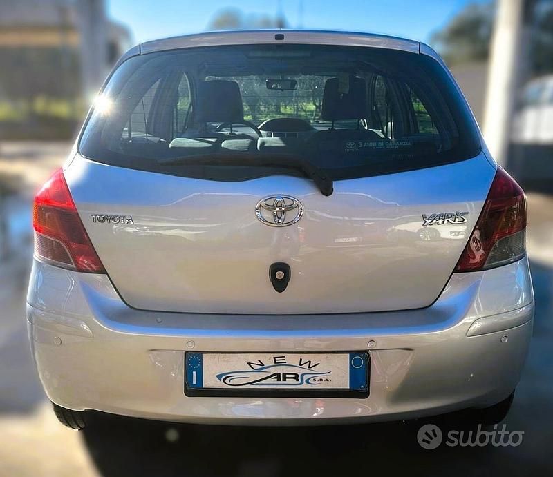 Usata Toyota Yaris Sol 90 CV (66 kW) 2009 Grigio Utilitaria