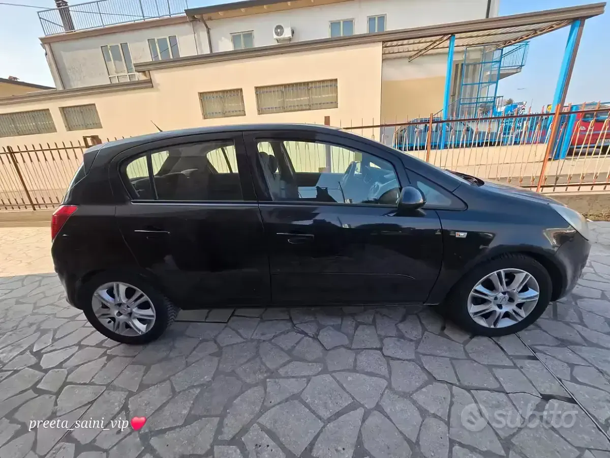 Usata Opel Corsa 80 CV (58 kW) 2006 Nero Utilitaria