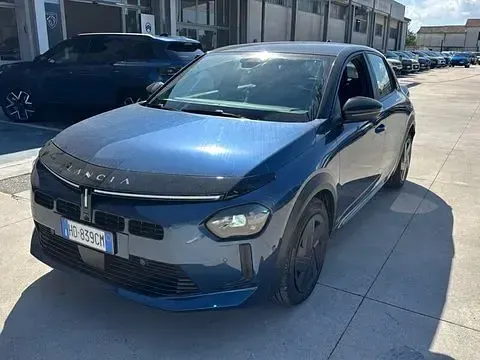 Nuova Lancia Ypsilon 110 CV (80 kW) 2026 Bicolore blu tetto nero Utilitaria