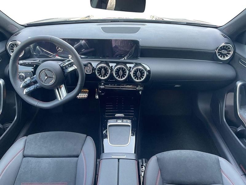 Nuova Mercedes A180 Advanced Plus 116 CV (85 kW) 2025 Vernice nero cosmo ; Berlina