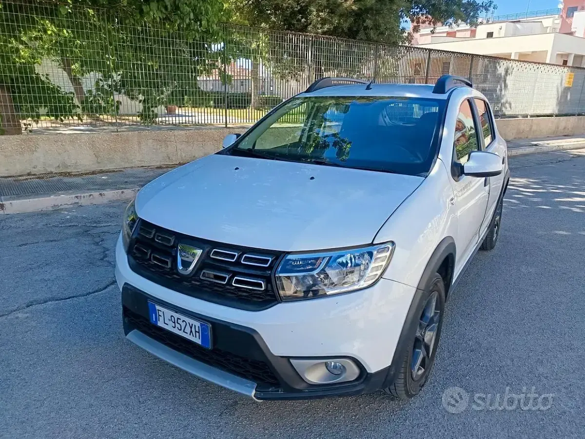 Usata Dacia Sandero Stepway 90 CV (66 kW) 2017 Bianco Berlina