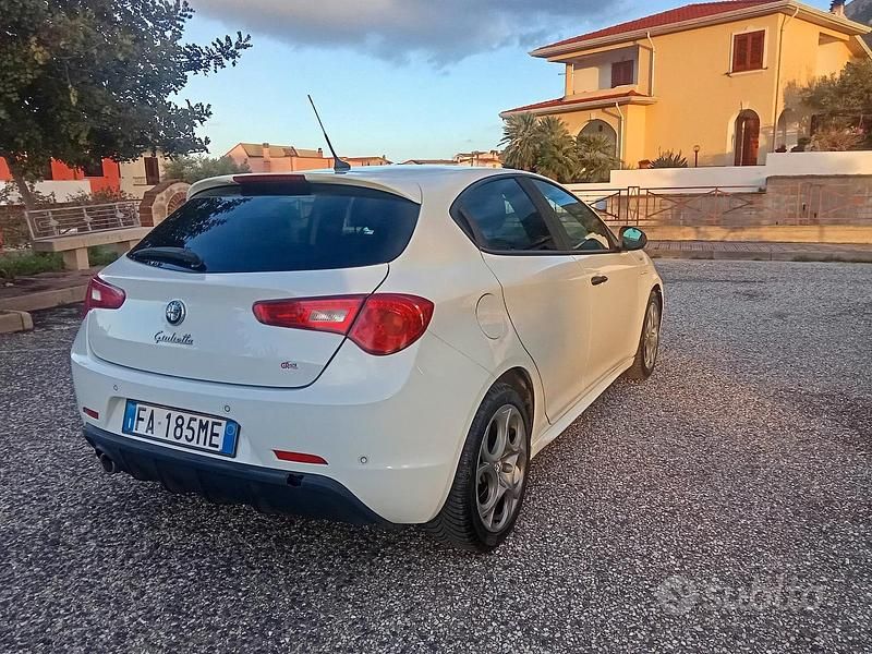 Usata Alfa Romeo Giulietta Sprint 105 CV (77 kW) 2015 Bianco Utilitaria