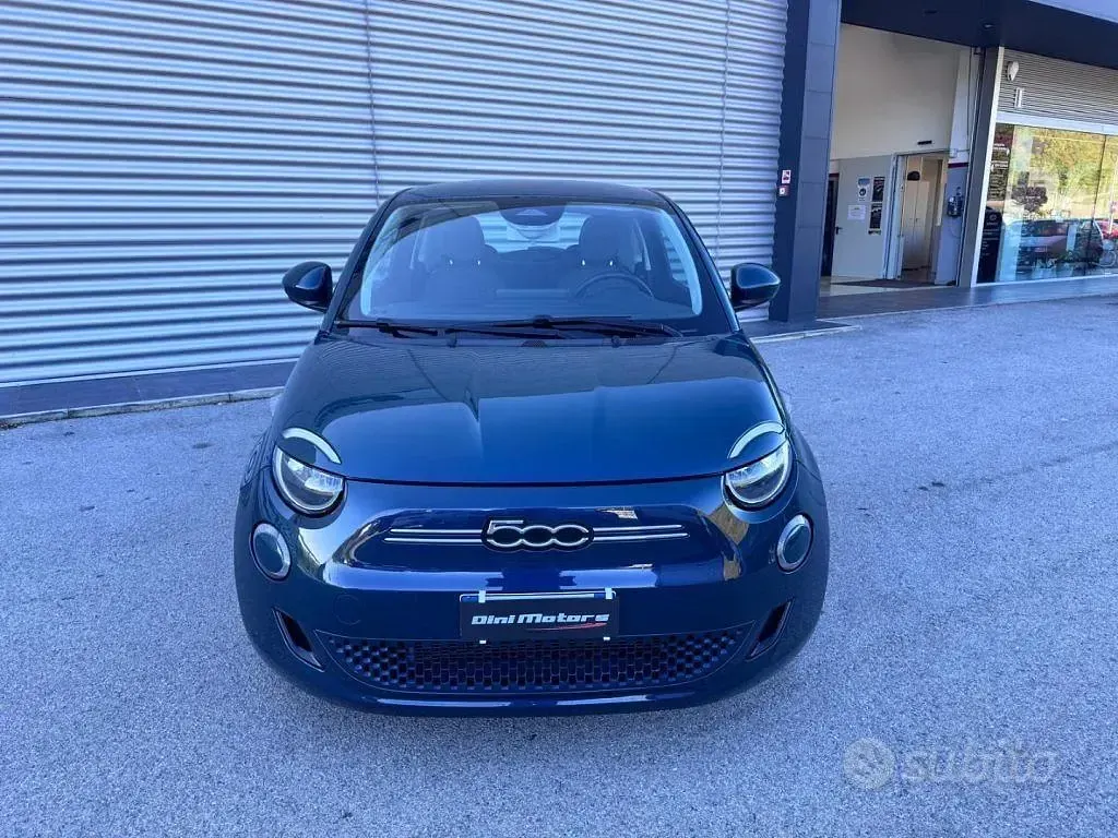 Używany Fiat 500e Opening Edition 42 kW (58 KM) 2020 Niebieski Sedan/Limuzyna