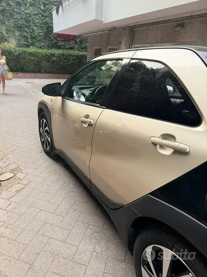 Usata Toyota Aygo X Lounge 72 CV (52 kW) 2024 Marrone SUV