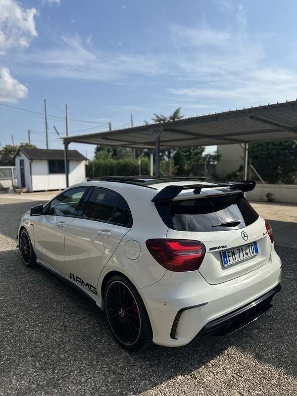 Bianco Usata 2018 Mercedes A45 AMG AMG Tre volumi | 28.800 € (Ottimo prezzo) - Immagine 1/4