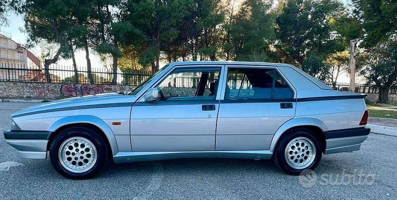 Usata Alfa Romeo 75 148 CV (108 kW) 1991 Berlina