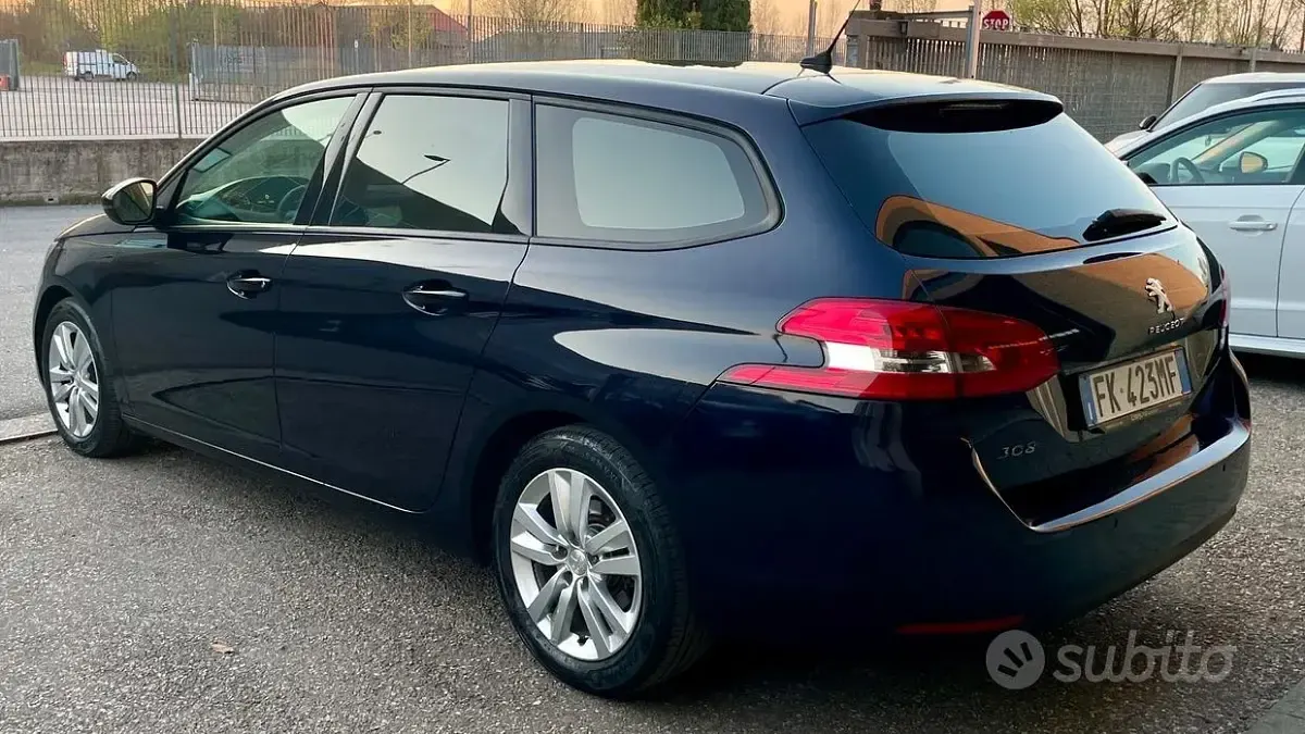 Usata Peugeot 308 SW Allure 120 CV (88 kW) 2017 Blu Station wagon