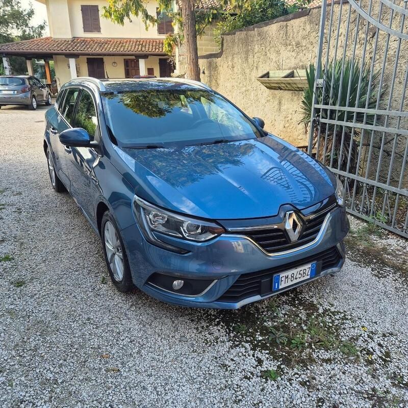 Blu Usata 2017 Renault Mégane IV Tre volumi | 11.000 € (Buon prezzo) - Immagine 1/3