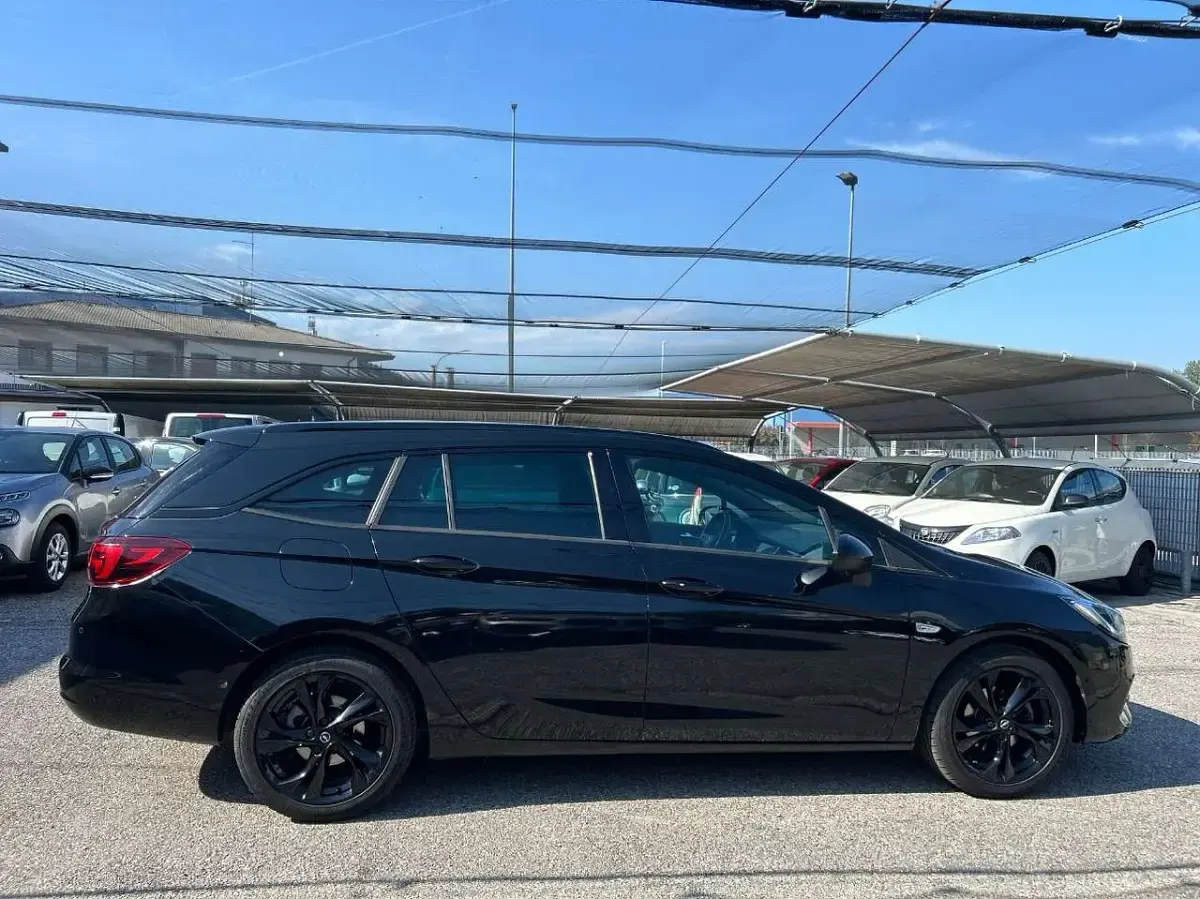 Usata Opel Astra Ultimate 122 CV (89 kW) 2021 Nero Station wagon