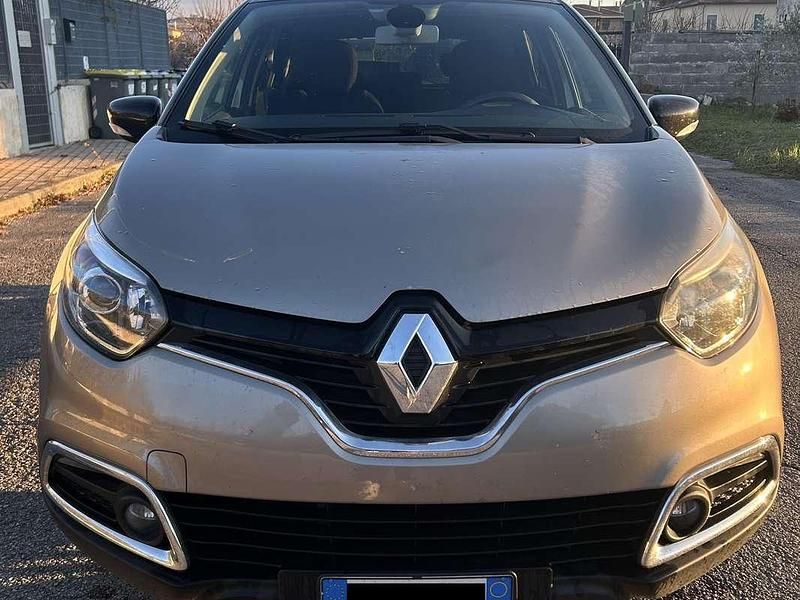 Usata Renault Captur 90 CV (66 kW) 2015 Bronzo SUV