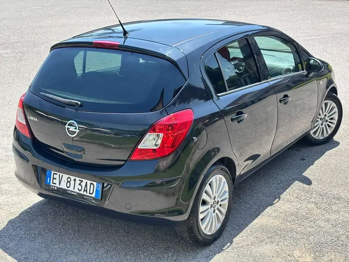 Usata Opel Corsa Edition 86 CV (63 kW) 2014 Nero Utilitaria
