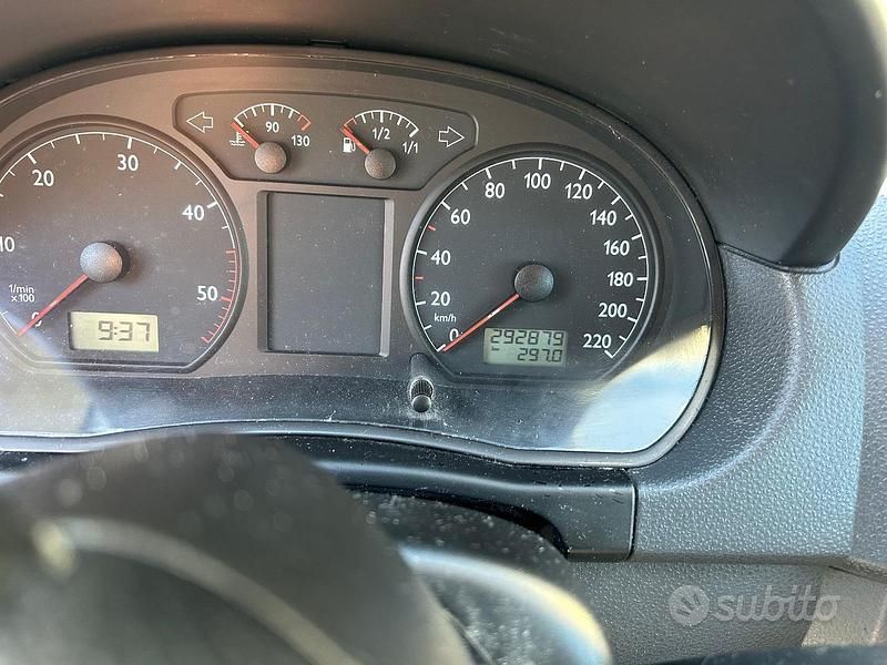 Usata VW Polo 54 CV (39 kW) 2003 Grigio Berlina