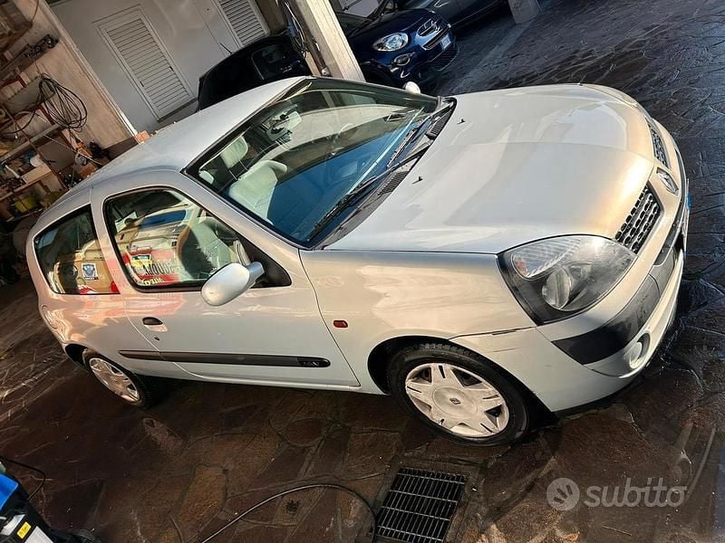 Usata Renault Clio II 2001 Grigio Berlina