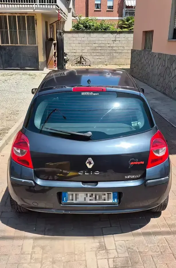 Usata Renault Clio II 75 CV (55 kW) 2007 Berlina
