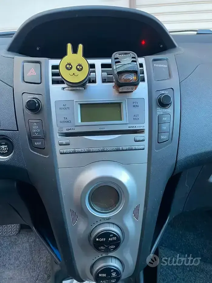 Usata Toyota Yaris 90 CV (66 kW) 2006 Grigio Utilitaria