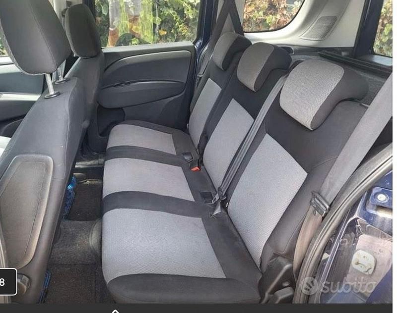Usata Fiat Doblò 90 CV (66 kW) 2010 Blu Monovolume