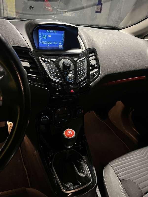 Usata Ford Fiesta Titanium 101 CV (74 kW) 2013 Utilitaria