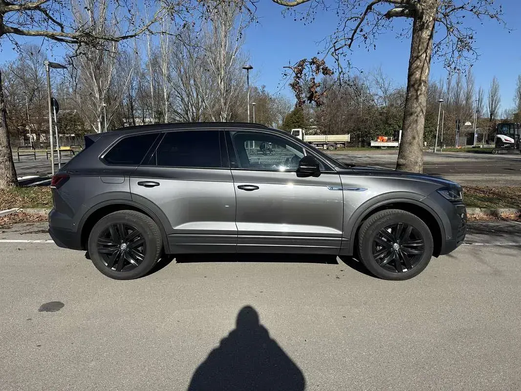 Usata VW Touareg Advance 231 CV (169 kW) 2019 Grigio SUV