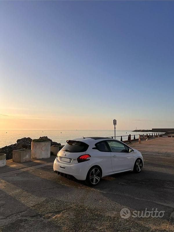 Usata Peugeot 208 2016 Bianco Utilitaria