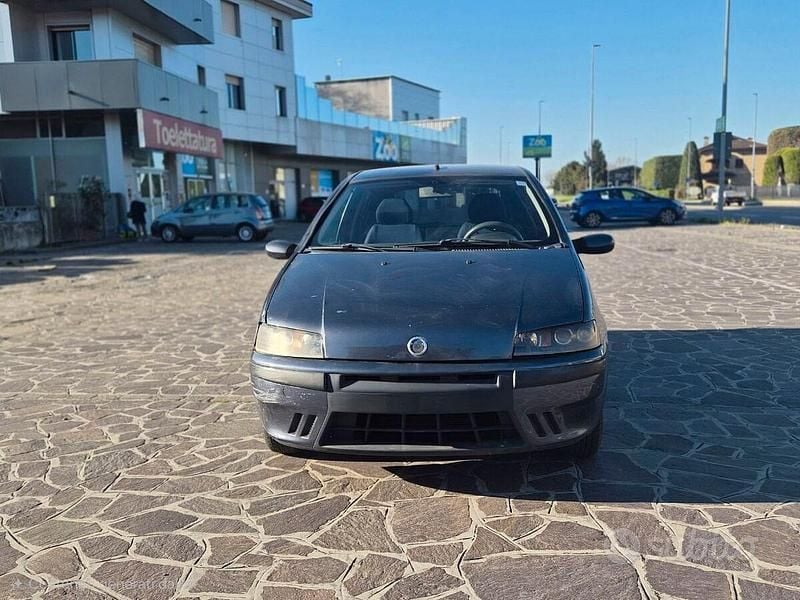Usata Fiat Punto 60 CV (44 kW) 2001 Grigio Utilitaria