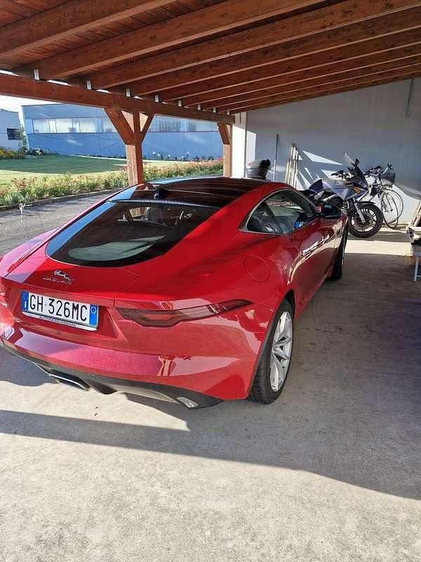 Usata Jaguar F-Type R-Dynamic 300 CV (220 kW) 2022 Rosso Coupé