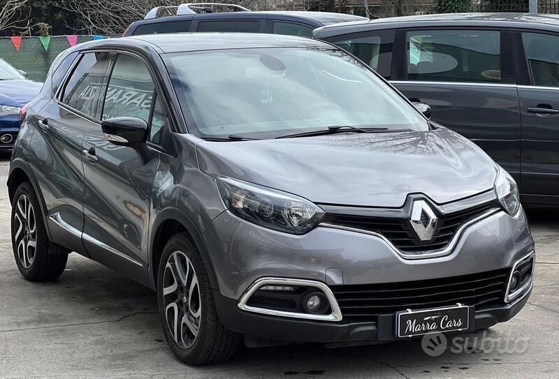 Usata Renault Captur Iconic 90 CV (66 kW) 2016 Argento SUV