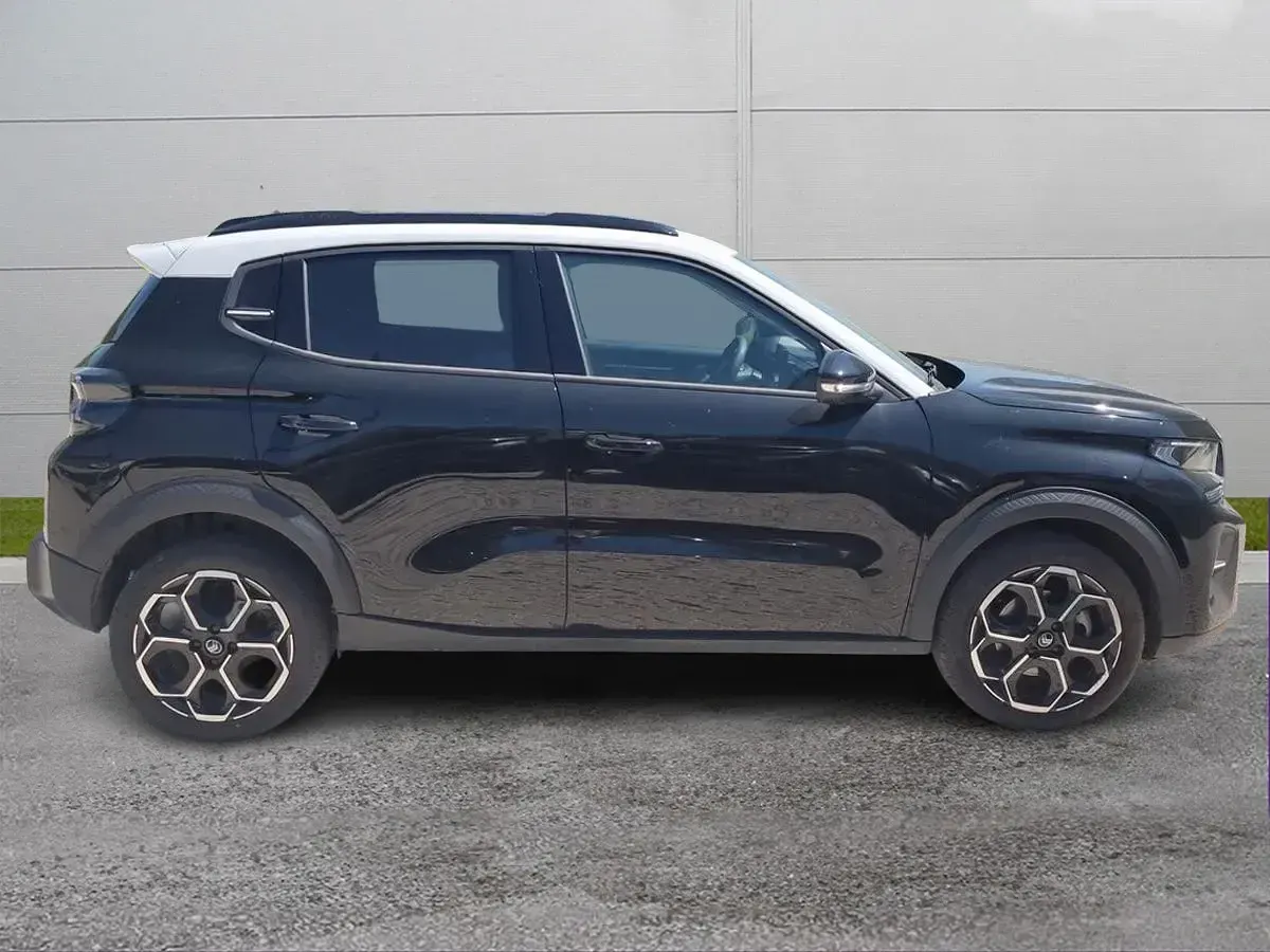 Usata Citroën C3 100 CV (73 kW) 2025 Nero / tetto bianco SUV