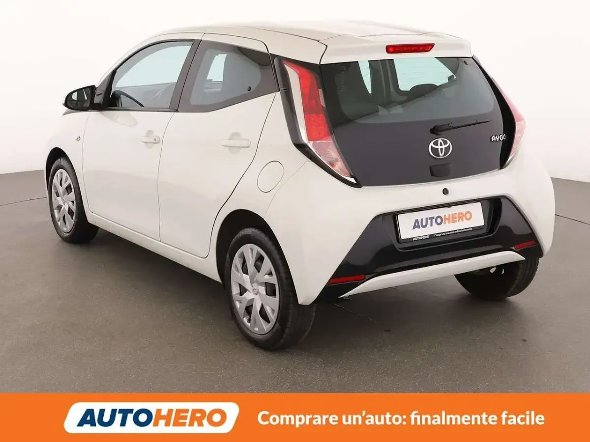 Usata Toyota Aygo X-play 69 CV (50 kW) 2015 Bianco Utilitaria