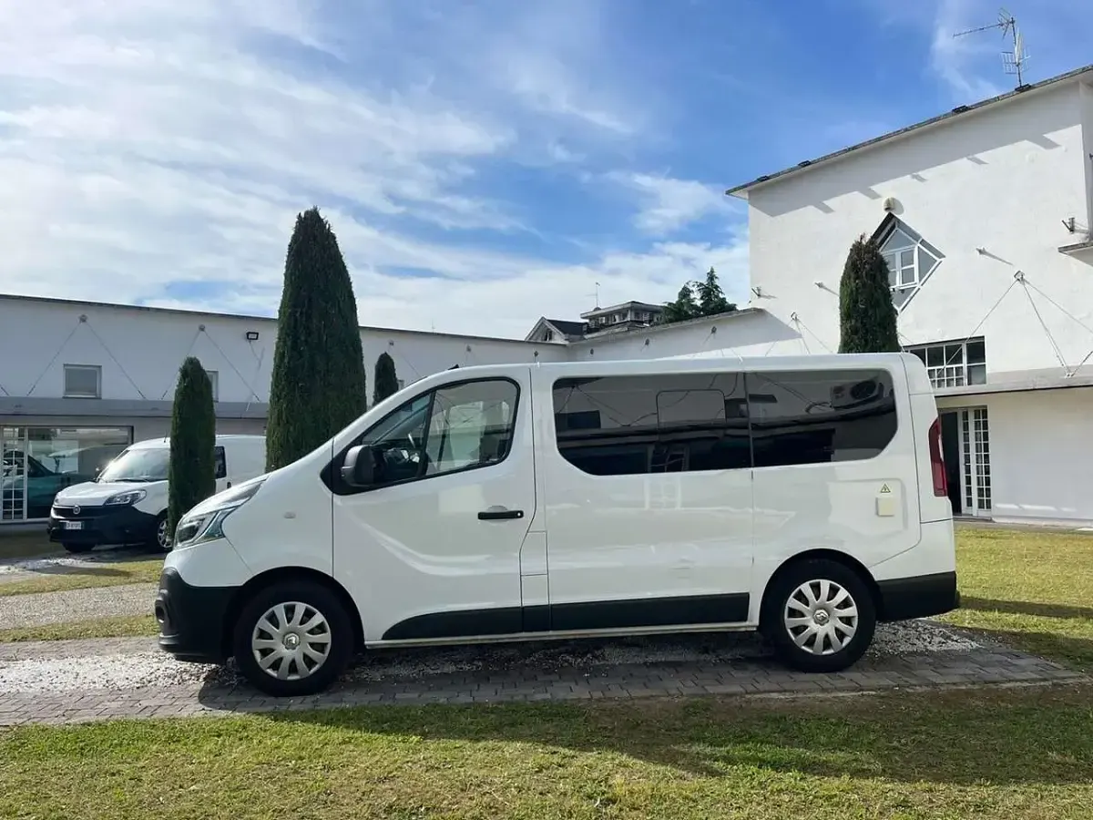 Usata Renault Trafic 145 CV (106 kW) 2020 Grigio