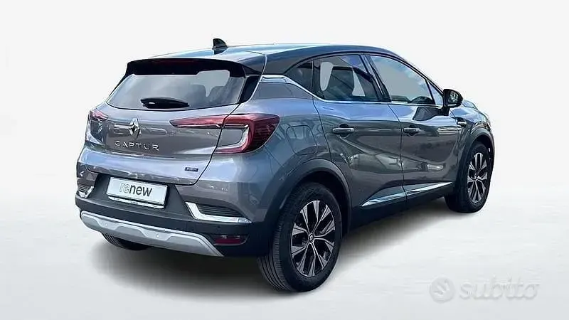 Usata Renault Captur Techno 94 CV (69 kW) 2023 Grigio SUV