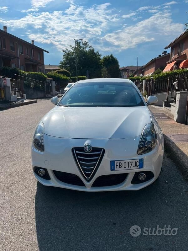 Usata Alfa Romeo Giulietta 105 CV (77 kW) 2015 Bianco Utilitaria