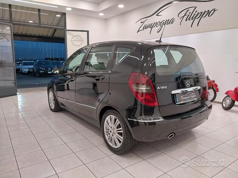 Usata Mercedes A180 Elegance 110 CV (80 kW) 2010 Nero Berlina