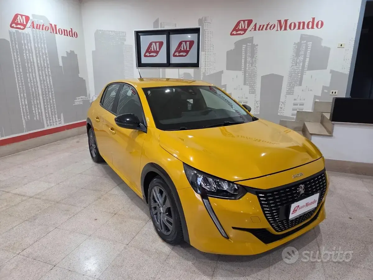 Usata Peugeot 208 Allure 102 CV (75 kW) 2023 Giallo Utilitaria