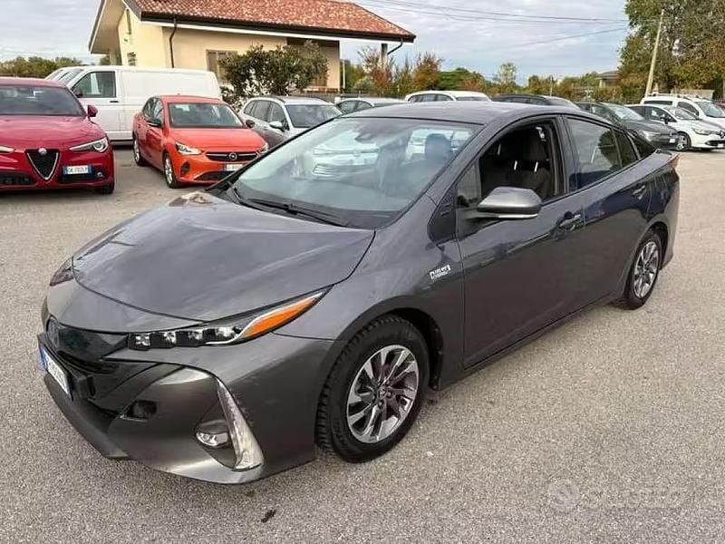 Usata Toyota Prius Active 98 CV (72 kW) 2018 Nero Utilitaria