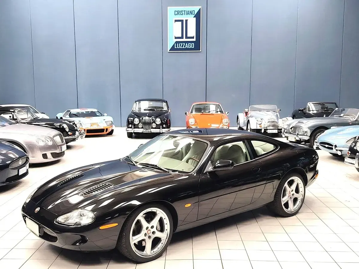 Usata Jaguar XKR 363 CV (266 kW) 1998 Nero Coupé