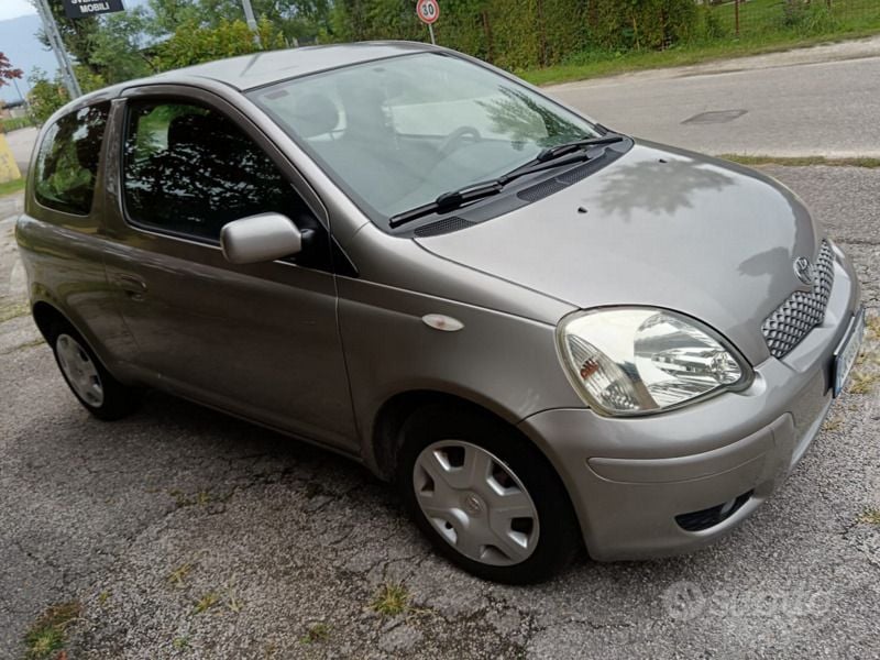 Usata 2003 Toyota Yaris Due volumi | 3100 € - Immagine 1/4