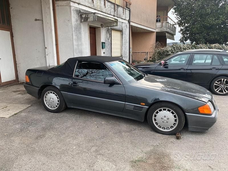 Usata Mercedes SL300 231 CV (169 kW) 1988 Grigio Cabrio